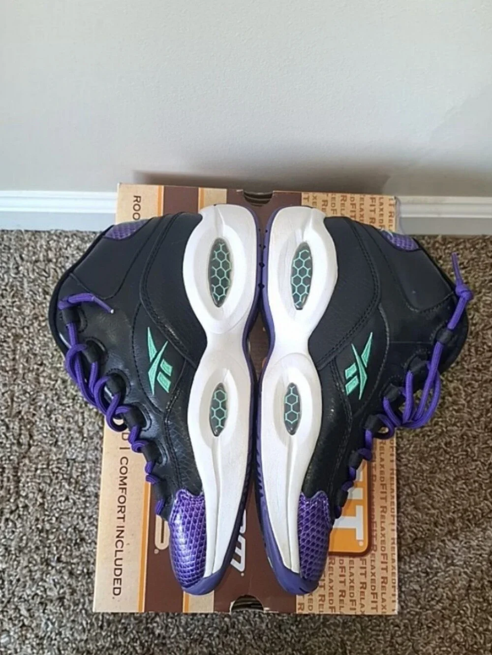 Reebok Mid Top Lace Up Sneakers Black/Purple Men's Athletic Style 023501